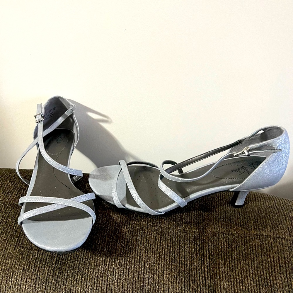 NWOT Lifestide Dressy Strappy Shoe in Silver